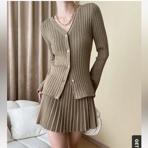 NEW WITH TAGS NEVER WORN Commense skirt set size M dark brown